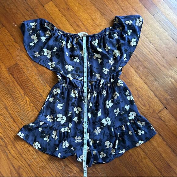 Peach Love California Navy Floral Off Shoulder Romper Size Large - Picture 6 of 12